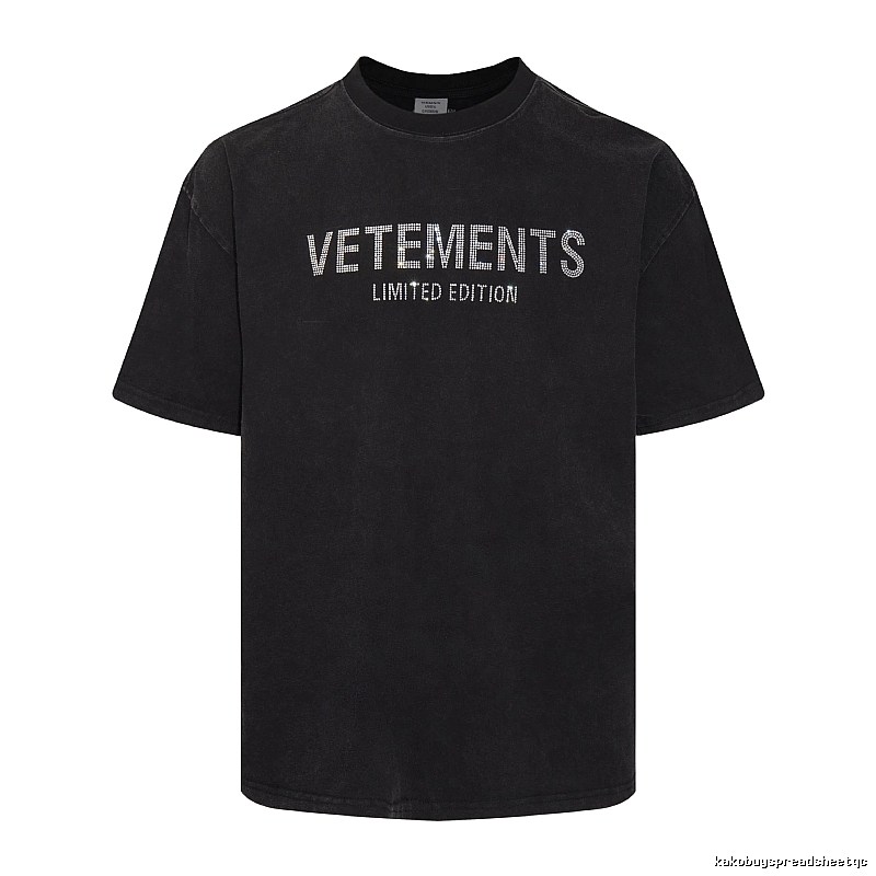 Logo Detail Statement graphic T-shirt Black Colorful Lucky with Relaxed Feel