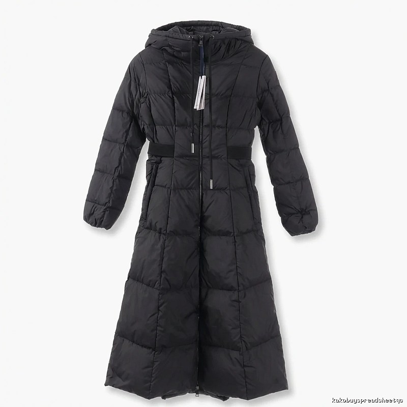 Long black down jacket of Moncler