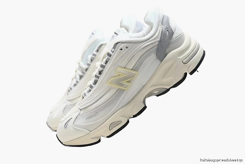 New Balance retro-style white shoes