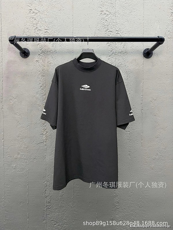 Balenciaga minimalist style black T-shirt