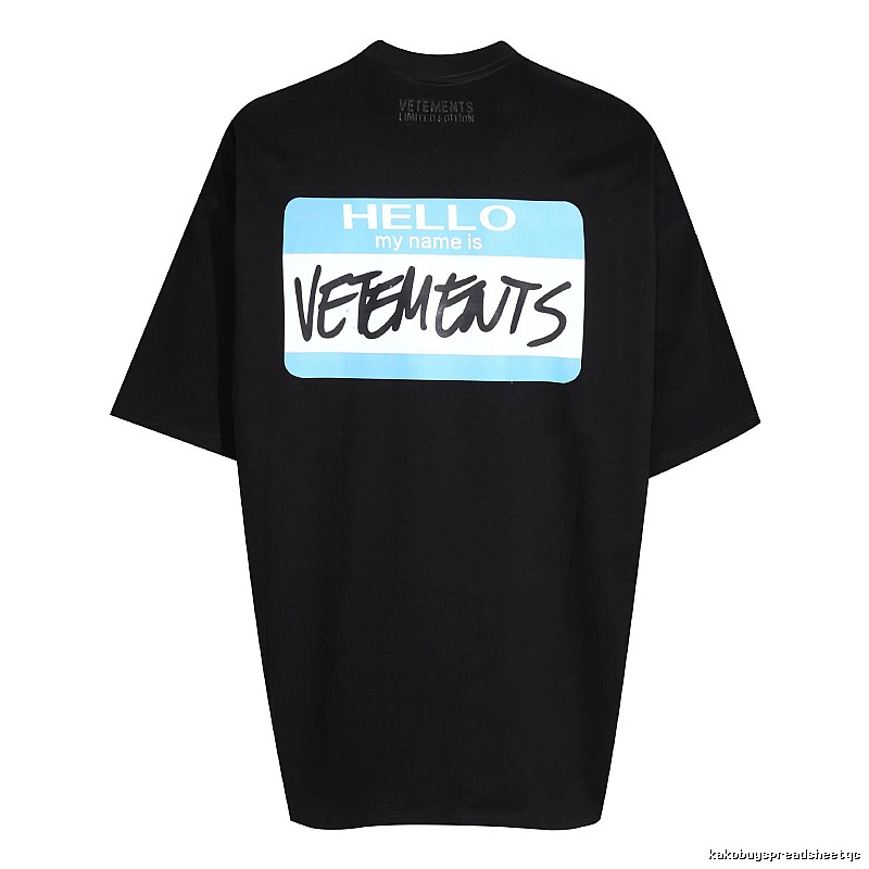 Logo Detail Statement graphic T-shirt Black Colorful Lucky with Functional Detail
