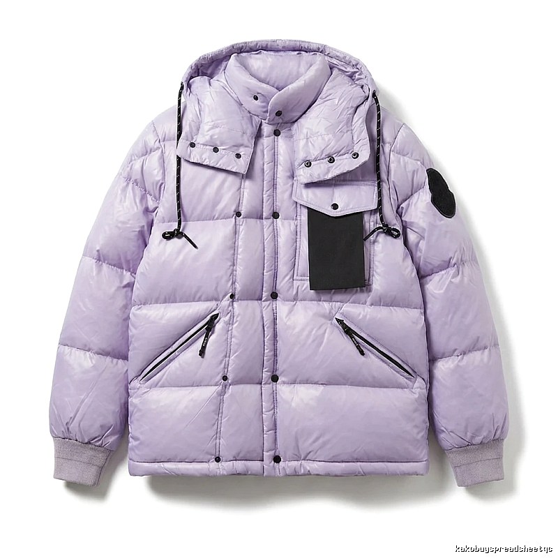 Moncler's trendy and cool series light purple down jacket