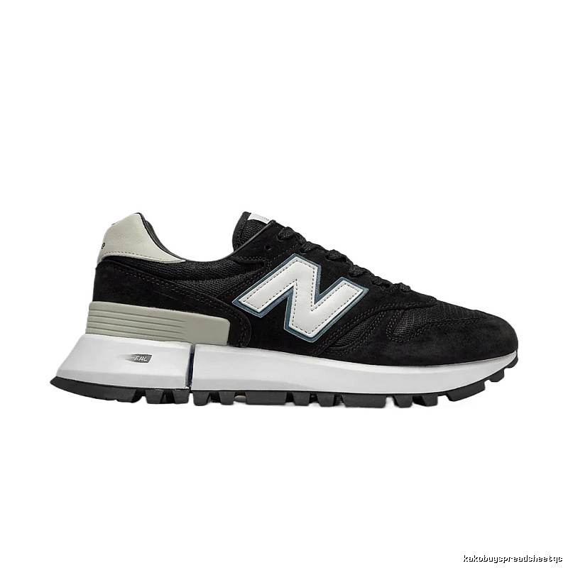 New Balance retro - style black shoes