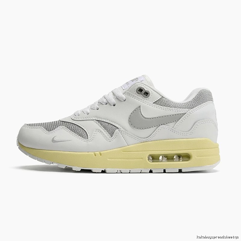Nike Air Max retro-style white shoes