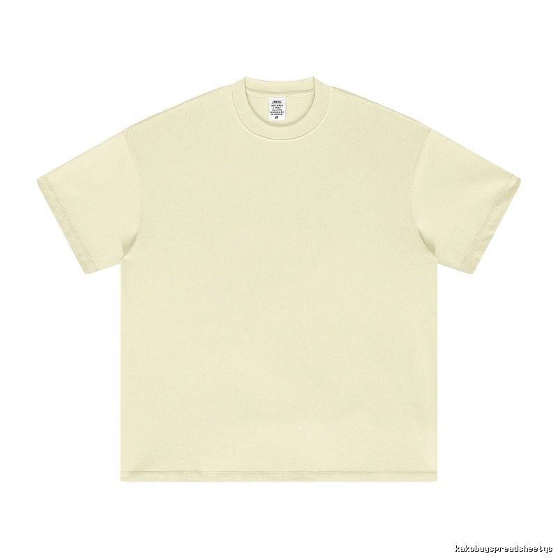 Patterned Plain white T-shirt Minimal White Short with Polished Detail