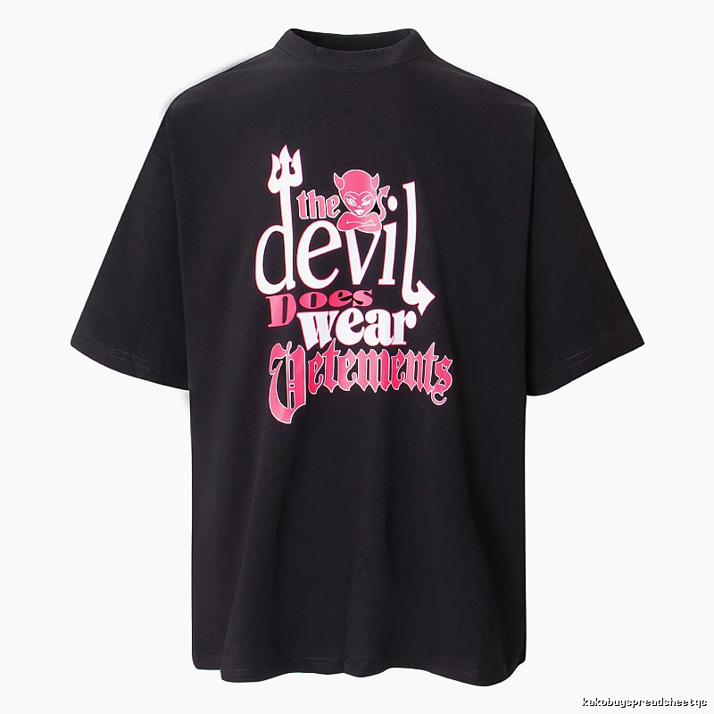 Travel Statement graphic T-shirt Black Colorful Lucky with Modern Look